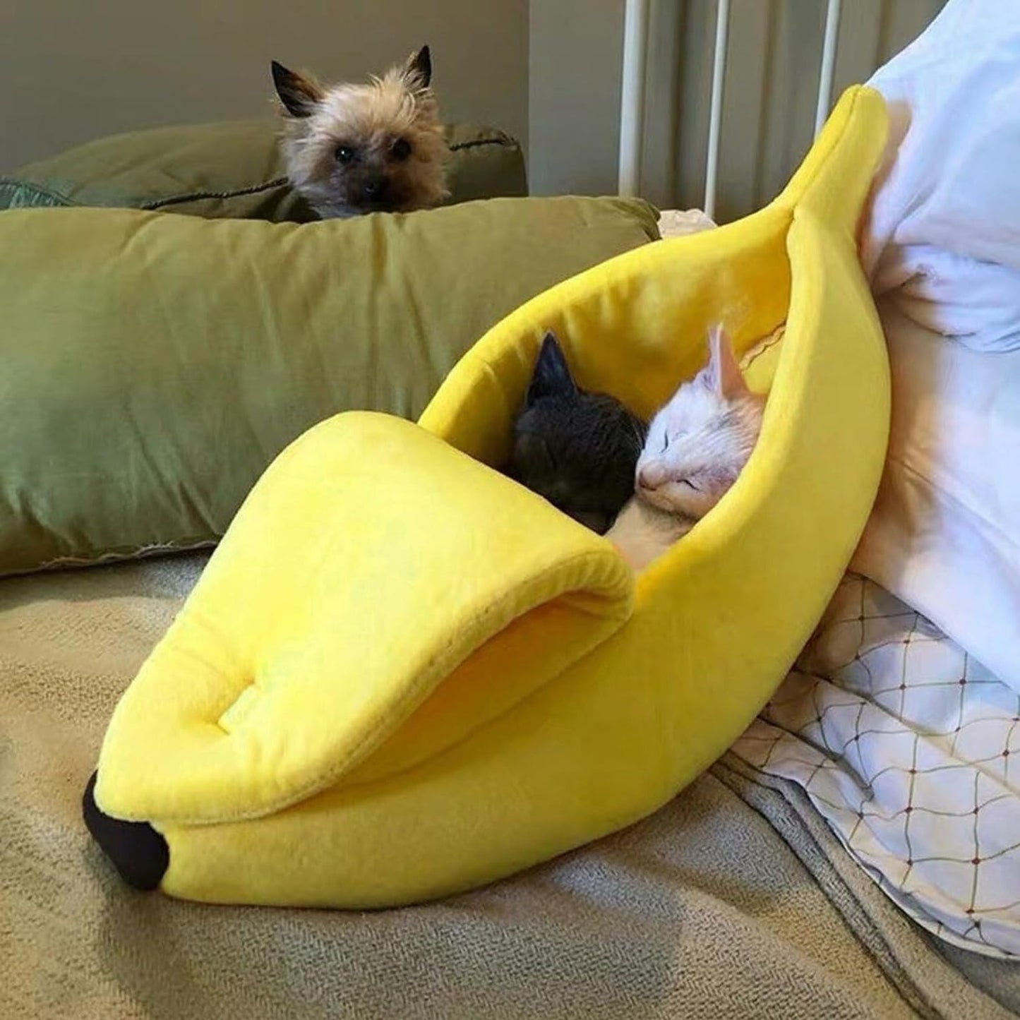 Soft Cozy Banana Shaped Bed for Pets
